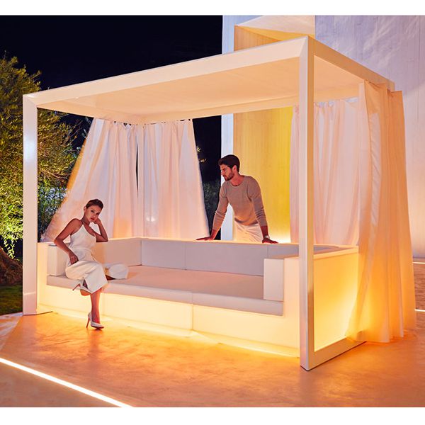 Illuminated Vela Sofa with Canopy and Curtains